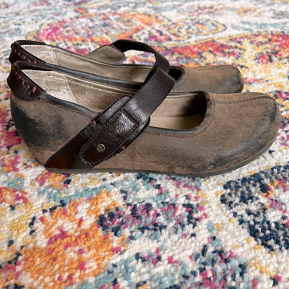 Axxiom Claudia Mary Jane Shoes sz 6.5